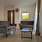 Βίλα Casa Di Marko-new Modern Rustic House With Pool And Spacious Garden!