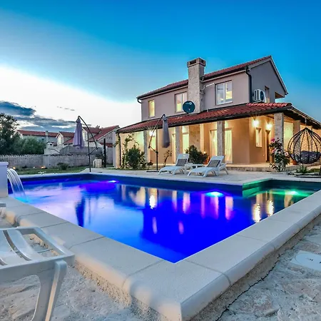 Casa Di Marko-new Modern Rustic House With Pool And Spacious Garden! Villa Privlaka (Zadar)