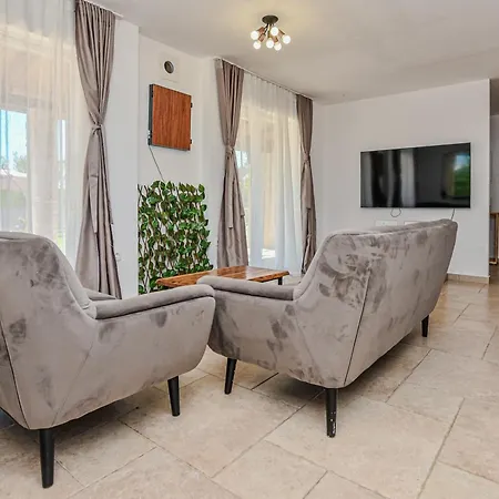 Casa Di Marko-new Modern Rustic House With Pool And Spacious Garden! Villa *