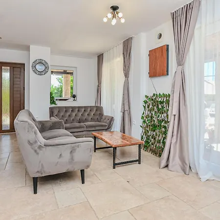 Casa Di Marko-new Modern Rustic House With Pool And Spacious Garden! Villa Privlaka (Zadar)