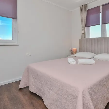Casa Di Marko-new Modern Rustic House With Pool And Spacious Garden! Villa