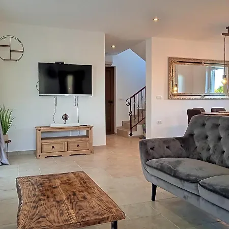 Casa Di Marko-new Modern Rustic House With Pool And Spacious Garden! Villa Privlaka (Zadar)