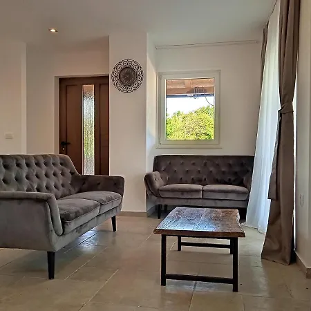 Willa Casa Di Marko-new Modern Rustic House With Pool And Spacious Garden!