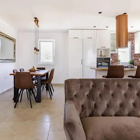 Casa Di Marko-new Modern Rustic House With Pool And Spacious Garden! Villa