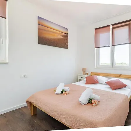 Casa Di Marko-new Modern Rustic House With Pool And Spacious Garden! Willa *