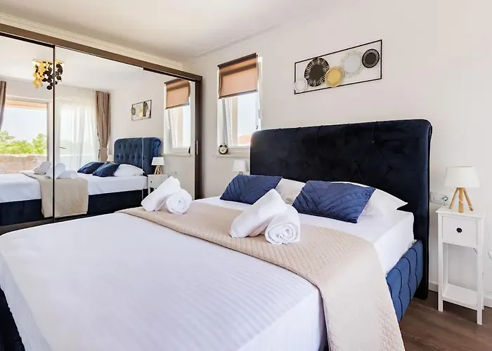 Vila Casa Di Marko-new Modern Rustic House With Pool And Spacious Garden!